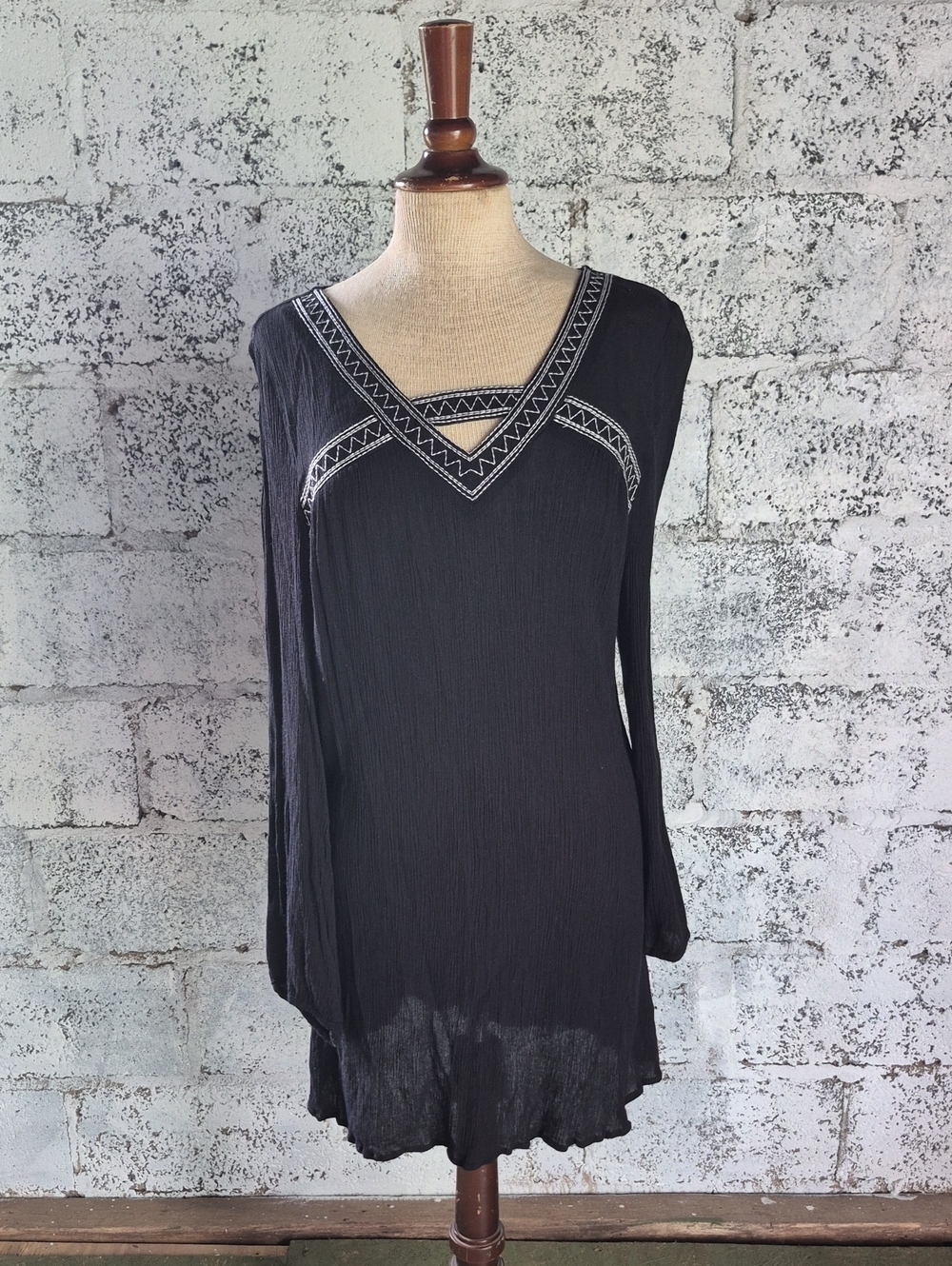 bailey blue Black V-Neck Embroidered Long Sleeve Tunic